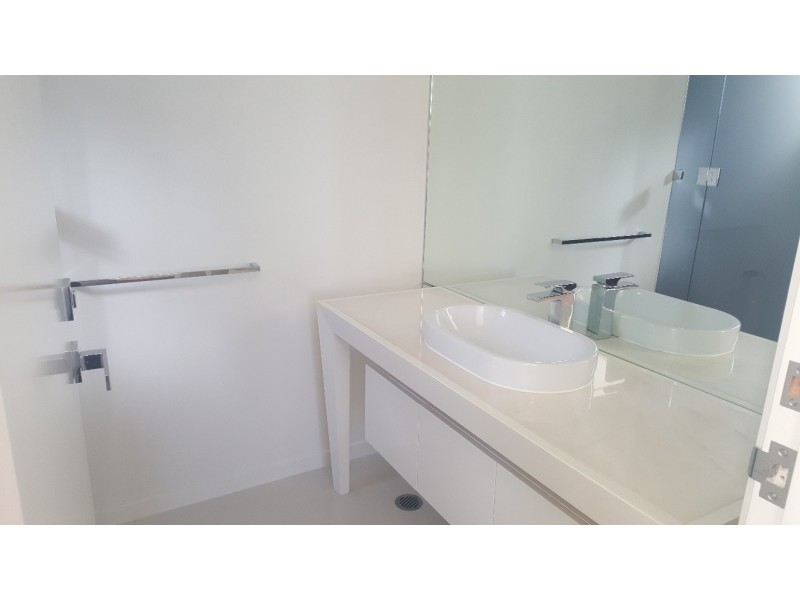 10013 The Boulevarde Lane, Benowa QLD 4217