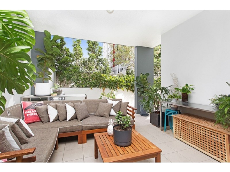 2/16 Grosvenor Road, Indooroopilly QLD 4068