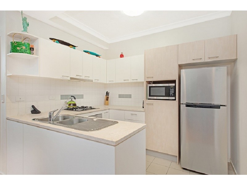 2/16 Grosvenor Road, Indooroopilly QLD 4068