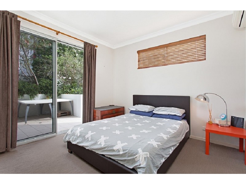 2/16 Grosvenor Road, Indooroopilly QLD 4068