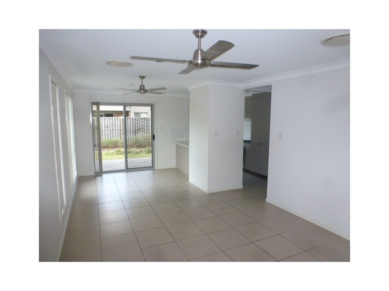 86 Carselgrove Ave, Fitzgibbon QLD 4018