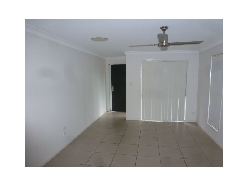 86 Carselgrove Ave, Fitzgibbon QLD 4018