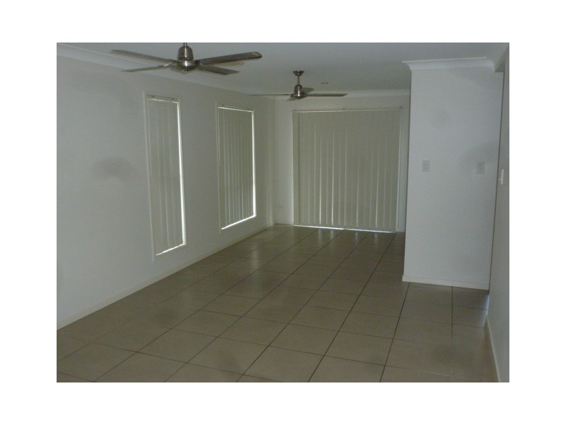 86 Carselgrove Ave, Fitzgibbon QLD 4018