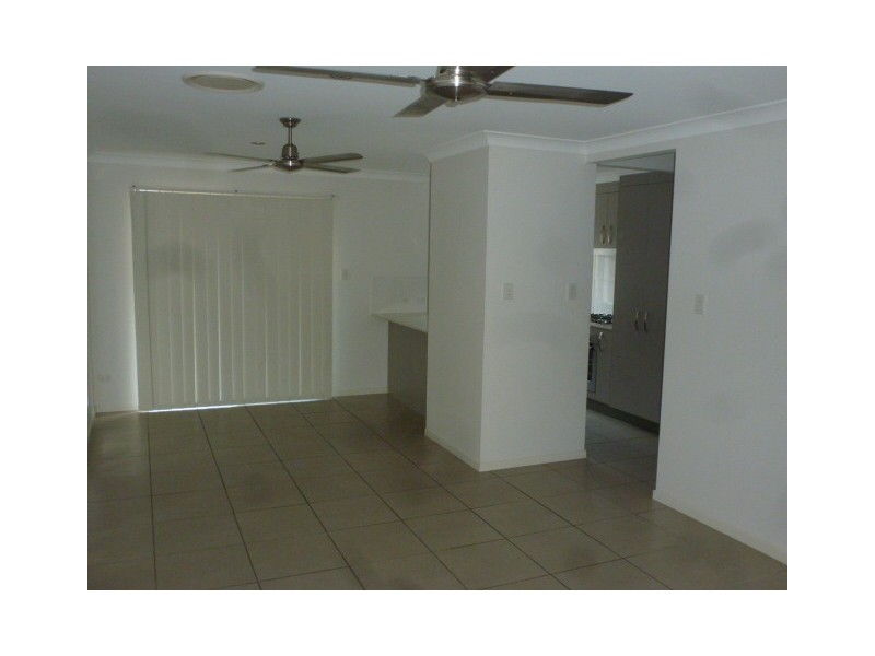 86 Carselgrove Ave, Fitzgibbon QLD 4018