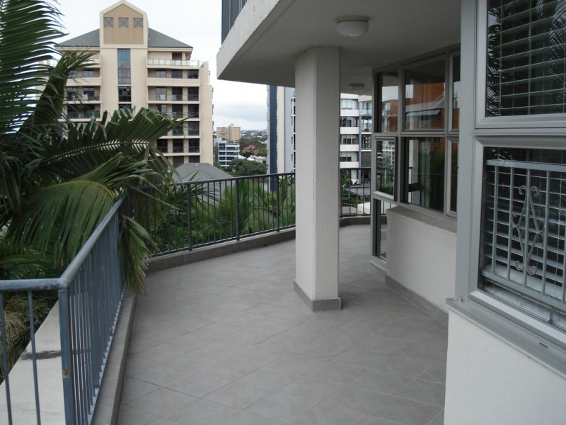 55 THORN STREET, Kangaroo Point QLD 4169