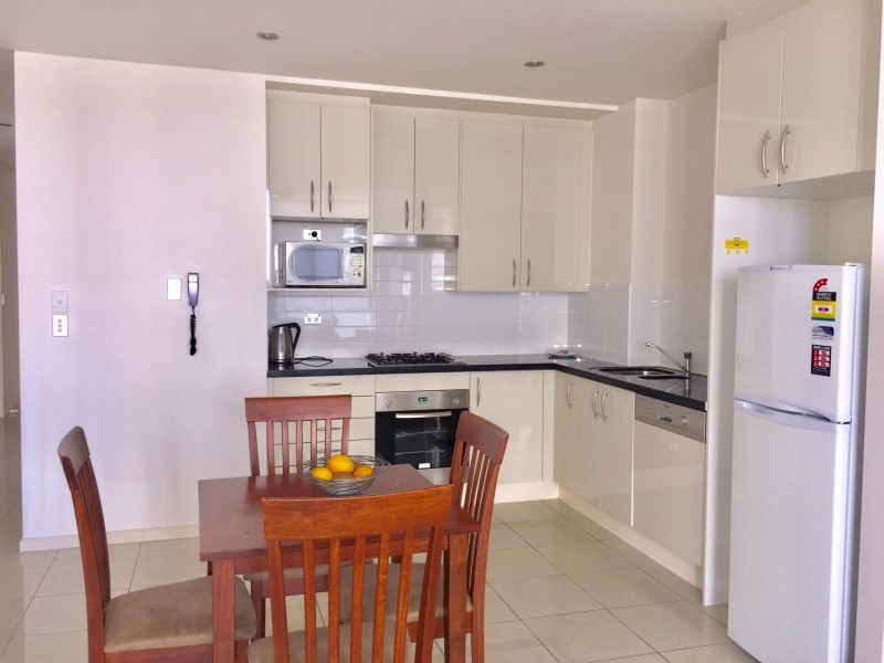 1006 18 CYPRESS AVE, Surfers Paradise QLD 4217