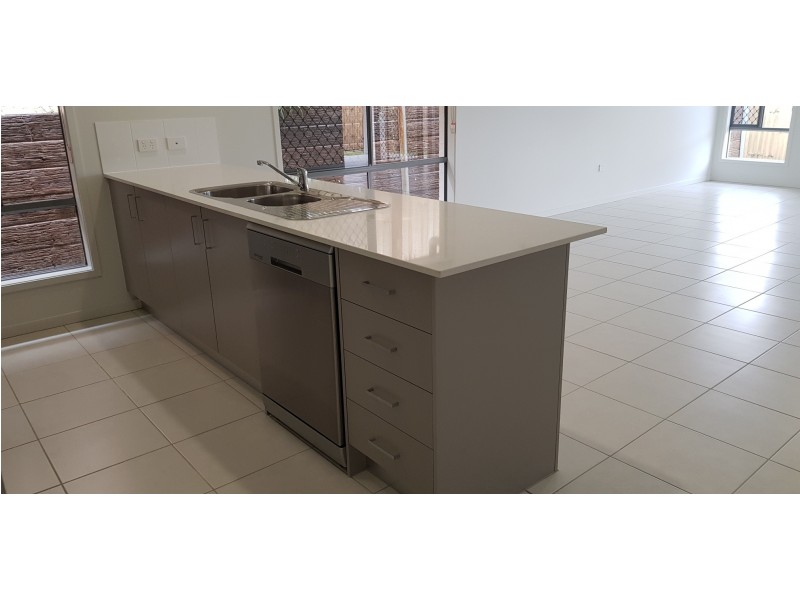 98 Alesana Street, Bellbird Park QLD 4300