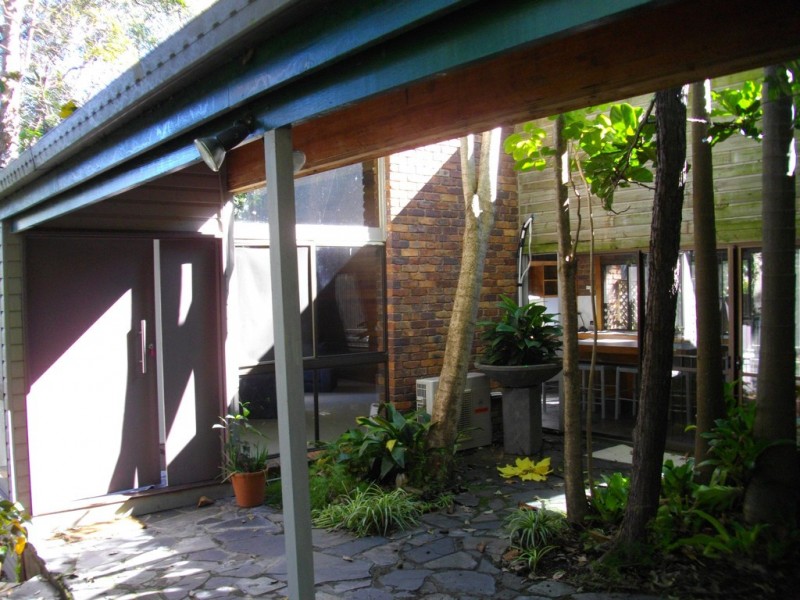 11 Dulhunty St, Chapel Hill QLD 4069