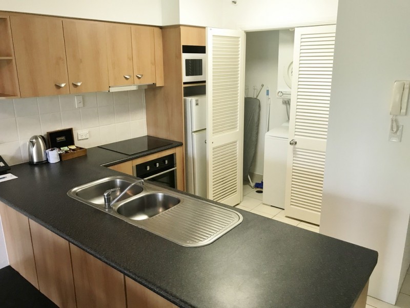 2024/2633 Gold Coast Highway, Broadbeach QLD 4218