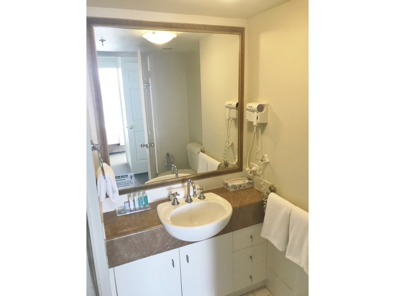 1097/2633 Gold Coast Highway, Broadbeach QLD 4218