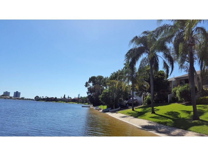 111 Markeri Street, Mermaid Waters QLD 4218