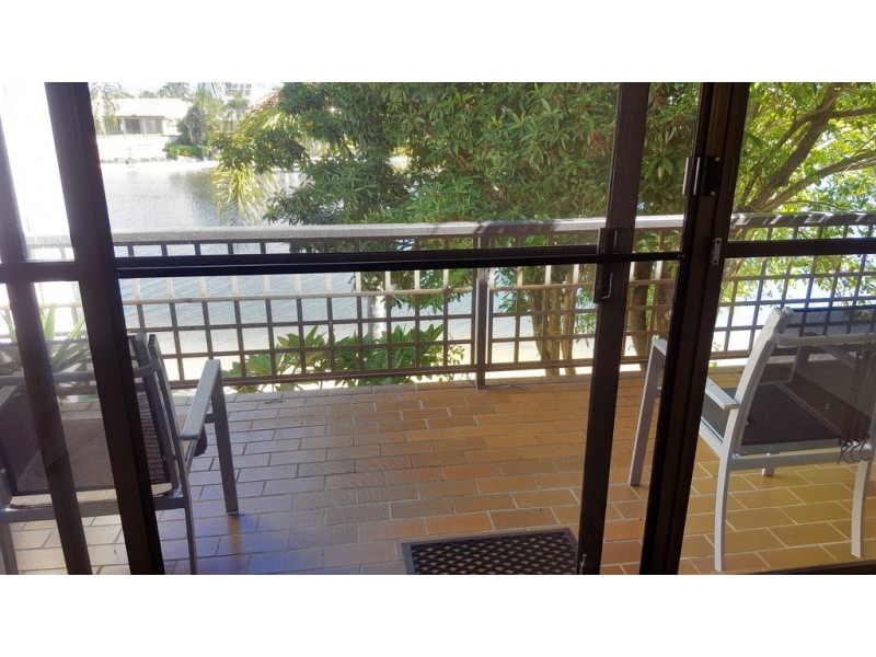 111 Markeri Street, Mermaid Waters QLD 4218