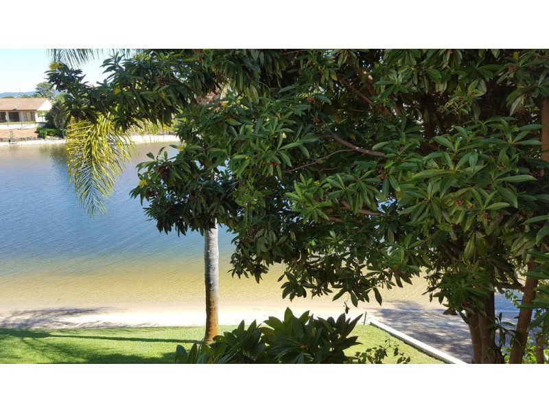 111 Markeri Street, Mermaid Waters QLD 4218