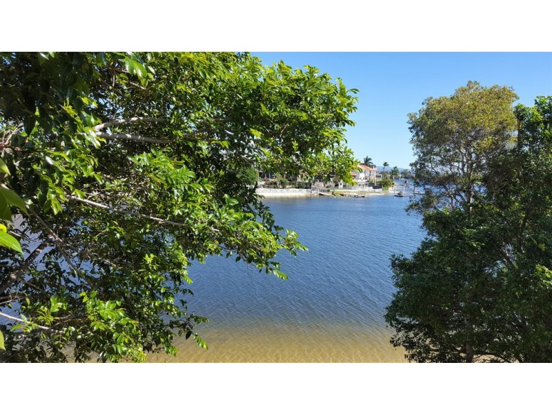 111 Markeri Street, Mermaid Waters QLD 4218