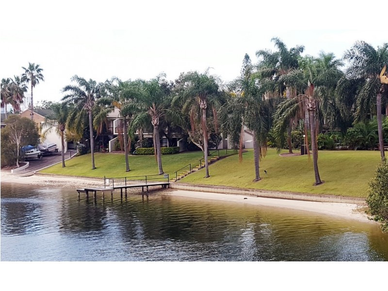 111 Markeri Street, Mermaid Waters QLD 4218