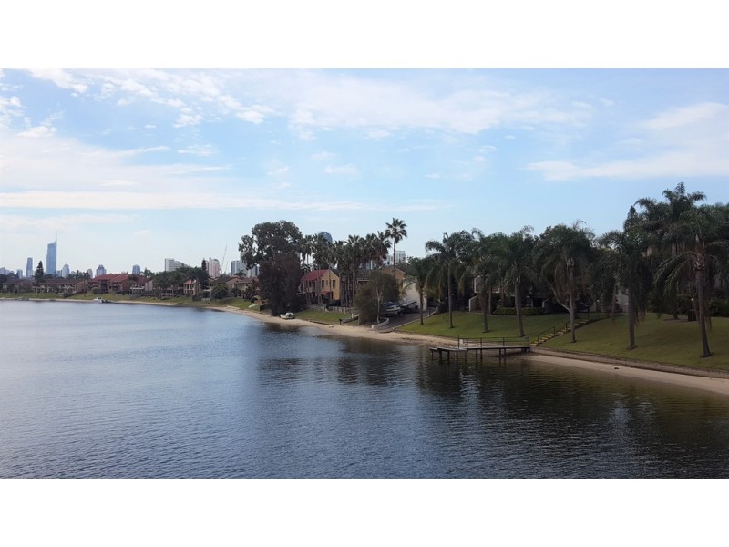 111 Markeri Street, Mermaid Waters QLD 4218