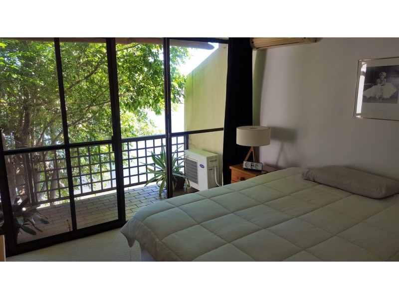 111 Markeri Street, Mermaid Waters QLD 4218