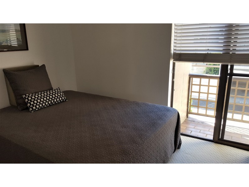 111 Markeri Street, Mermaid Waters QLD 4218