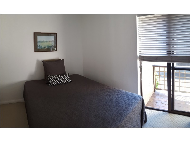 111 Markeri Street, Mermaid Waters QLD 4218