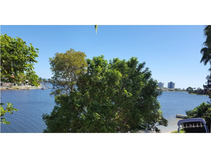 111 Markeri Street, Mermaid Waters QLD 4218