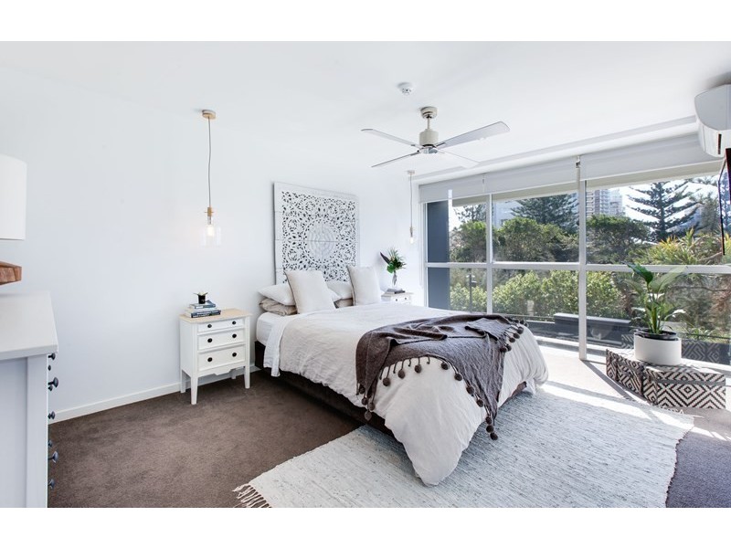 4/3494 MAIN BEACH PARADE, Main Beach QLD 4217