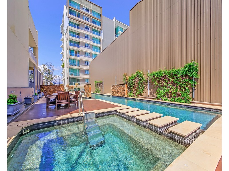 205 Coronation Drive, Milton QLD 4064