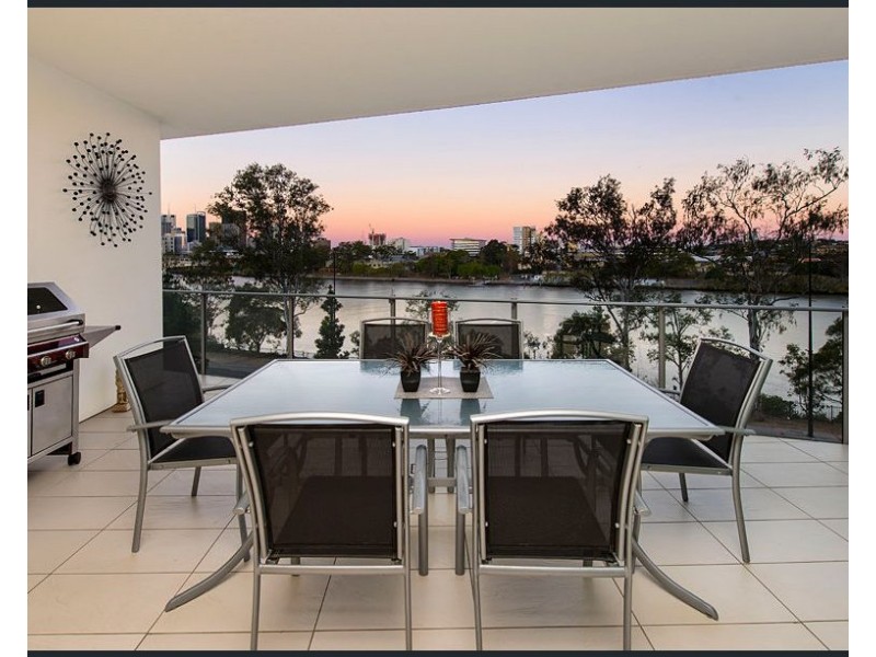 205 Coronation Drive, Milton QLD 4064