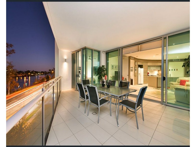 205 Coronation Drive, Milton QLD 4064