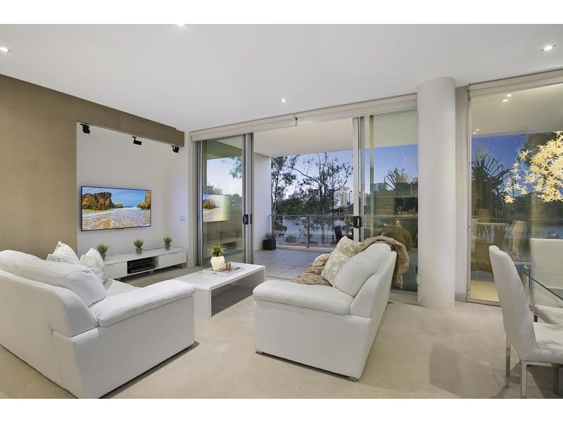 205 Coronation Drive, Milton QLD 4064