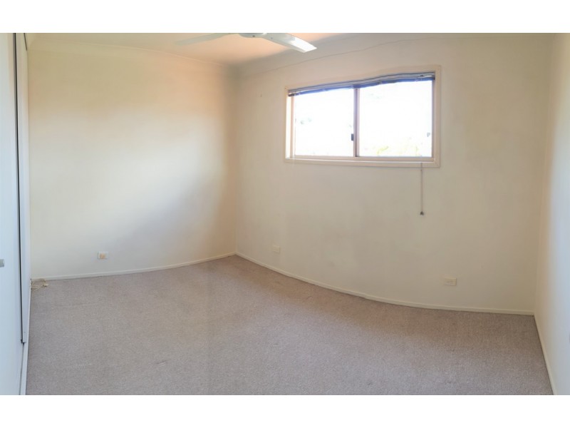 272 Oxley Dr, Runaway Bay QLD 4216