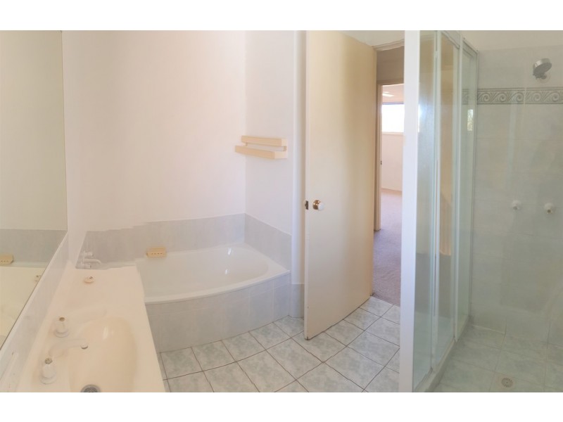 272 Oxley Dr, Runaway Bay QLD 4216