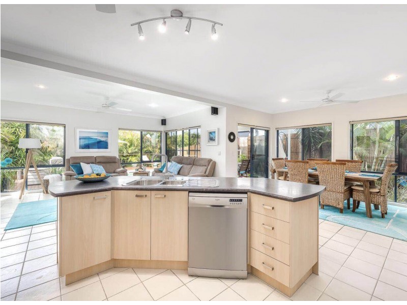 10 Majorica Crescent, Varsity Lakes QLD 4227