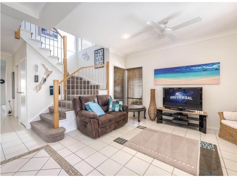 10 Majorica Crescent, Varsity Lakes QLD 4227