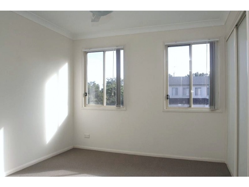 2/10 Chapman Place, Oxley QLD 4075