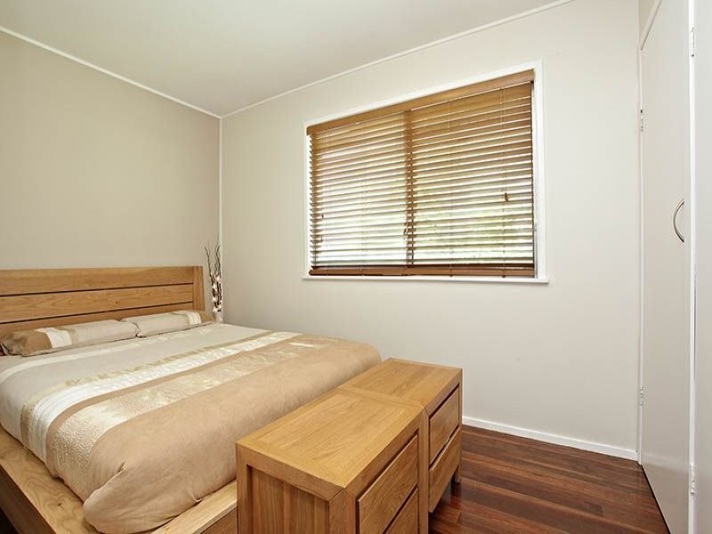 66 Dobbs st, Holland Park West QLD 4121
