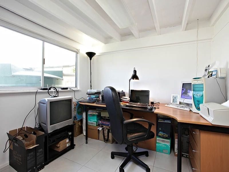 66 Dobbs st, Holland Park West QLD 4121