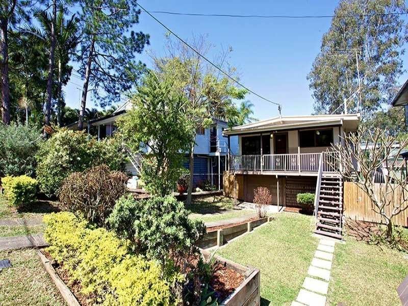 66 Dobbs st, Holland Park West QLD 4121