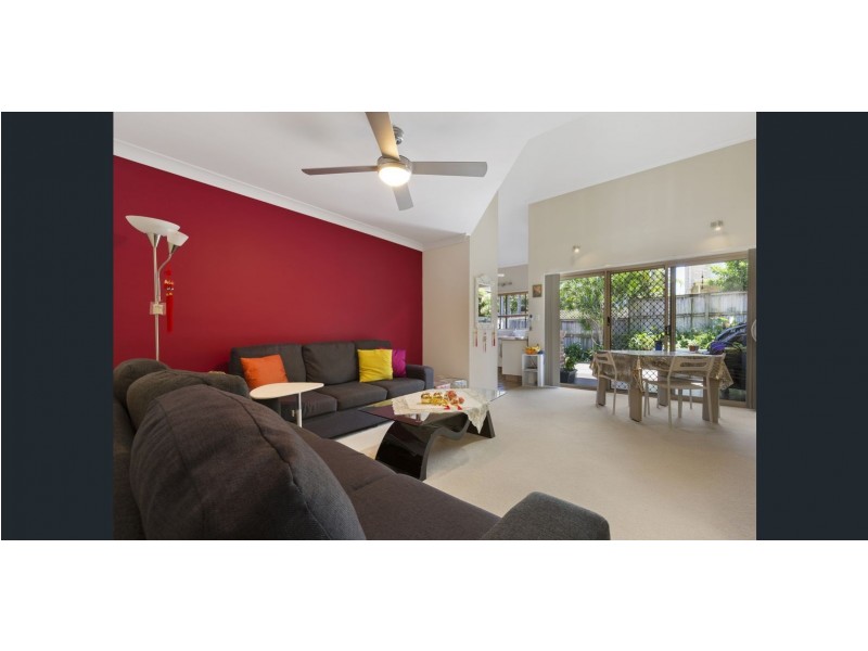 272 Oxley Dr, Runaway Bay QLD 4216