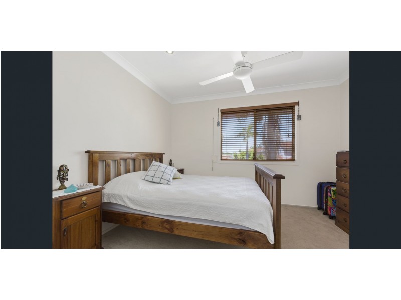 272 Oxley Dr, Runaway Bay QLD 4216