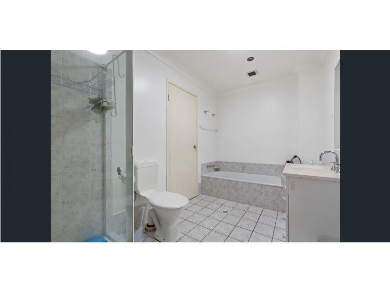 272 Oxley Dr, Runaway Bay QLD 4216