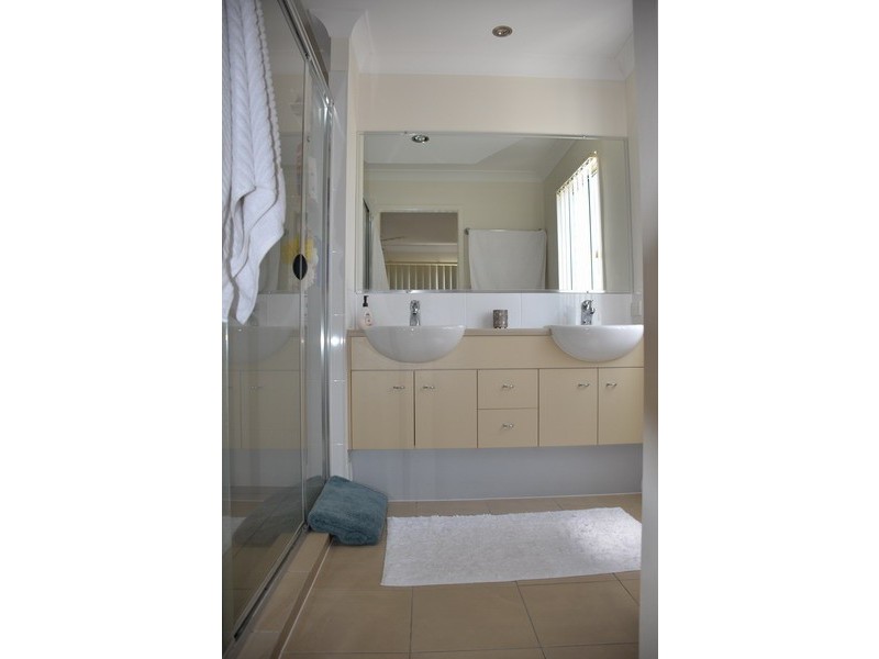 20 Marks Drive, Varsity Lakes QLD 4227