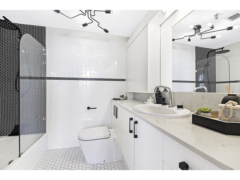 63/114 The Esplanade, Surfers Paradise QLD 4217