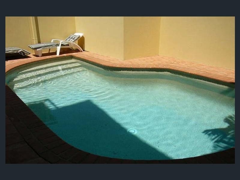 Chevron Island QLD 4217