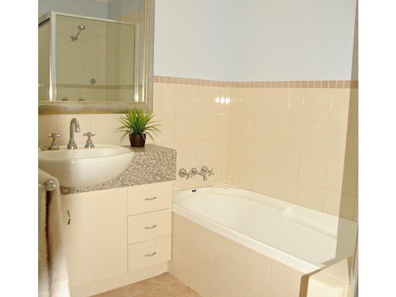 13/5 Assembly Drive, Varsity Lakes QLD 4227