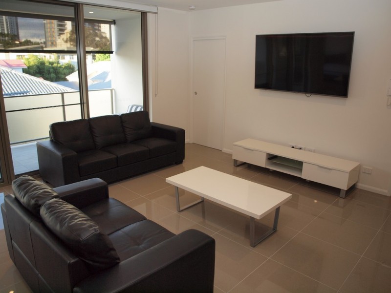 5 Chester Terrace, Southport QLD 4215