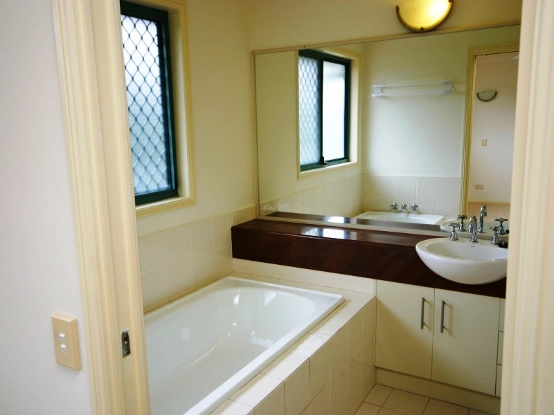 30/19 santa barbara rd, Hope Island QLD 4212