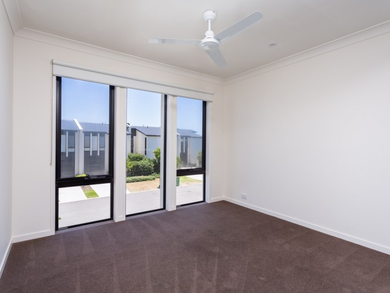 126 Marina Quays Boulevard, Hope Island QLD 4212