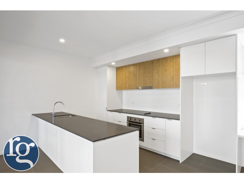 2 Town Centre Close, Carrara QLD 4211