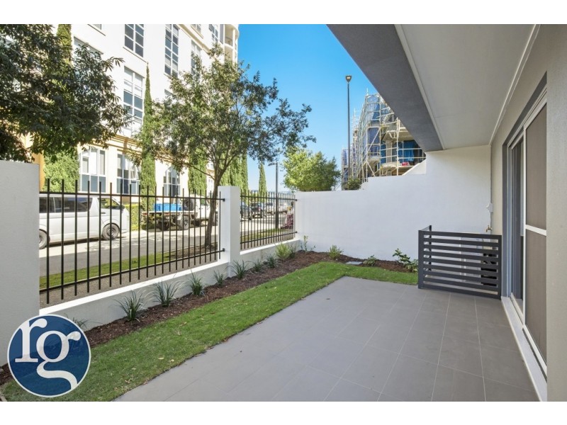 2 Town Centre Close, Carrara QLD 4211