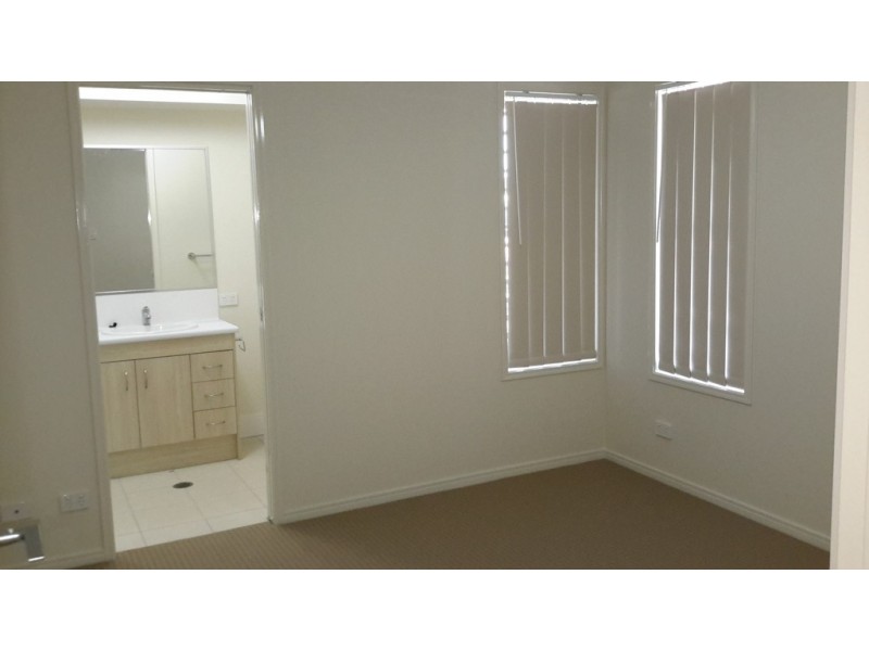 2/26 Greenpark Drive, Crestmead QLD 4132